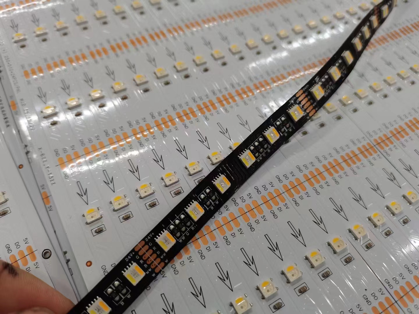 rgbww  led strip.jpg